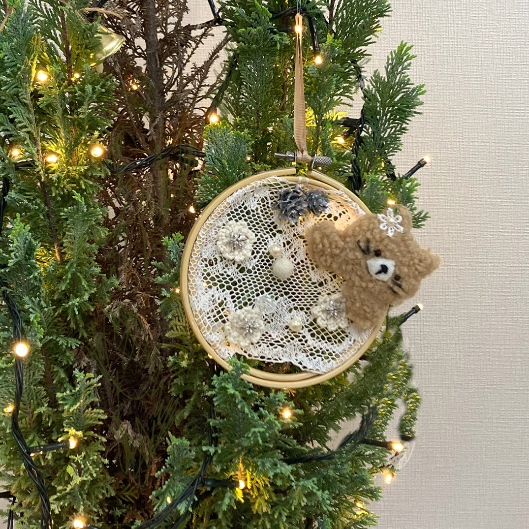 クリスマスデコレーション ちびメルで飾る刺繍枠レース