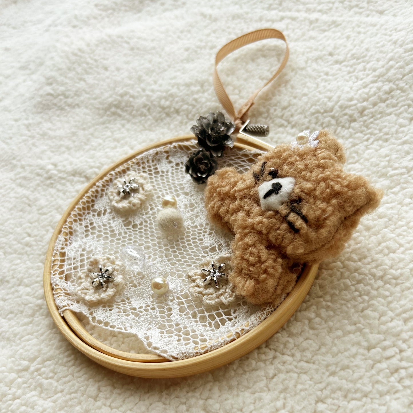 クリスマスデコレーション ちびメルで飾る刺繍枠レース