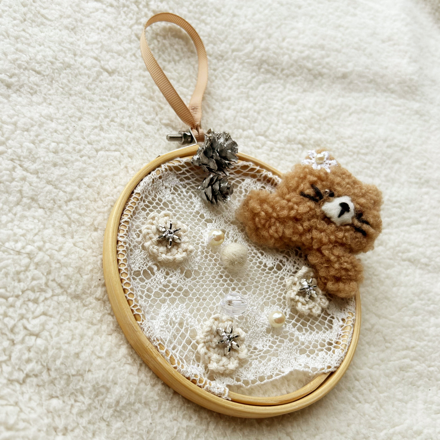クリスマスデコレーション ちびメルで飾る刺繍枠レース