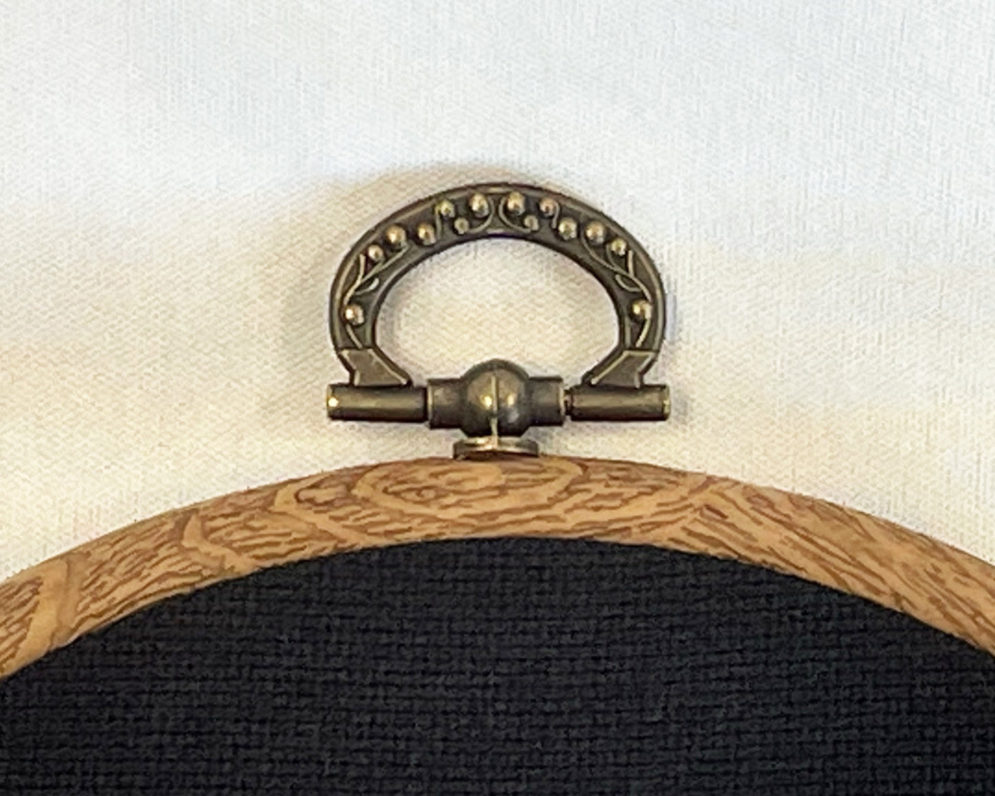 ねこのメルティ 刺繍枠タペストリー 円形 小 ワッペン