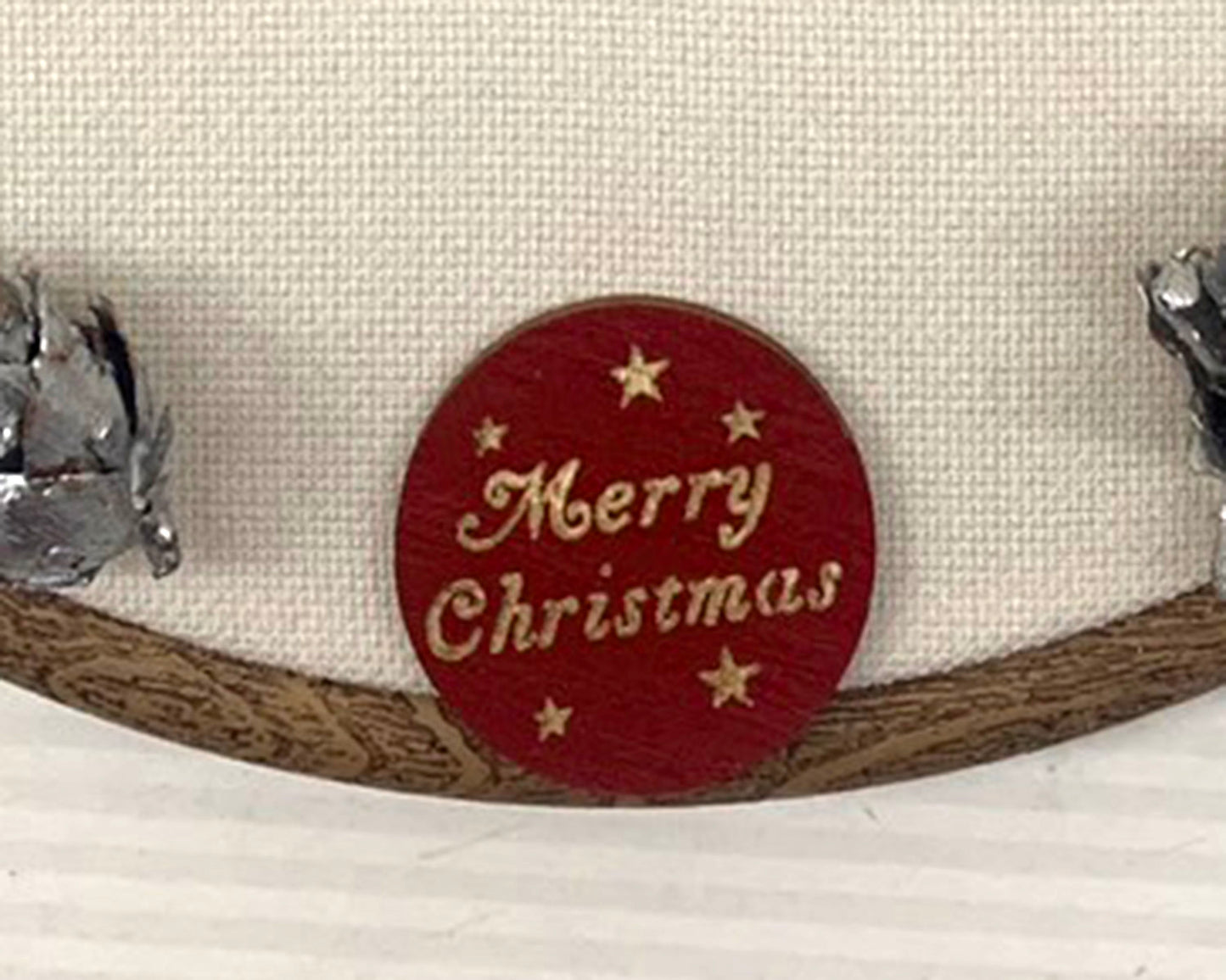クリスマス仕様 ねこのメルティ 刺繍枠タペストリー 円形 大 三角