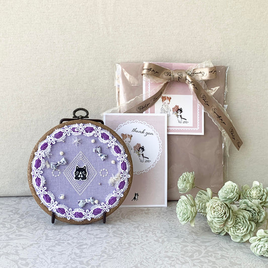 ねこのメルティ 刺繍枠タペストリー 円形 小 ワッペン 春