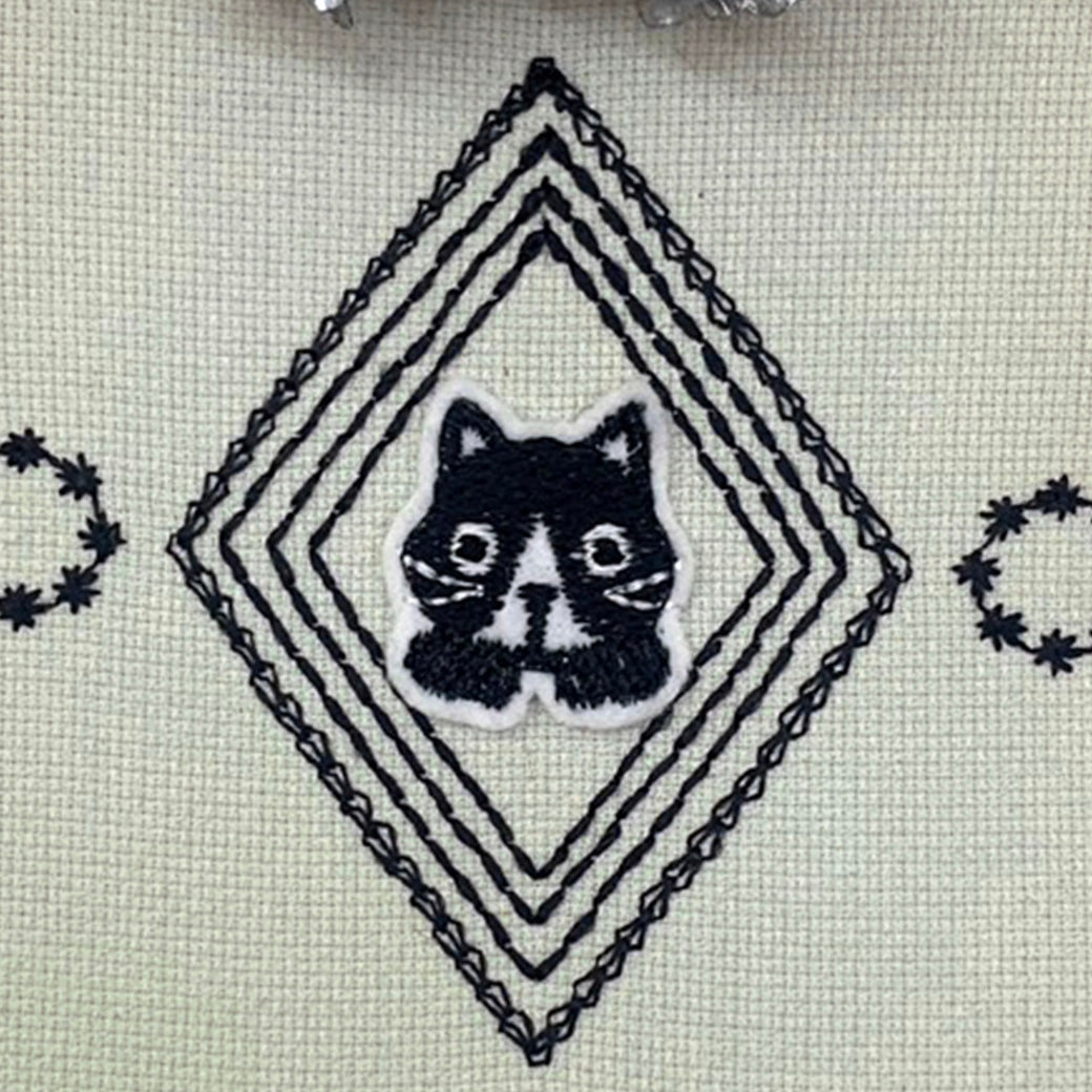 クリスマス仕様 ねこのメルティ 刺繍枠タペストリー 円形 小 ワッペン