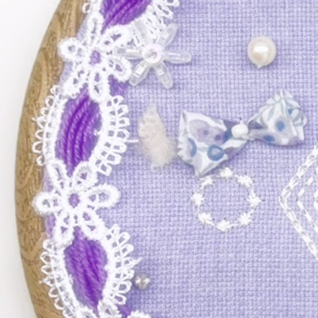 ねこのメルティ 刺繍枠タペストリー 円形 小 ワッペン 春