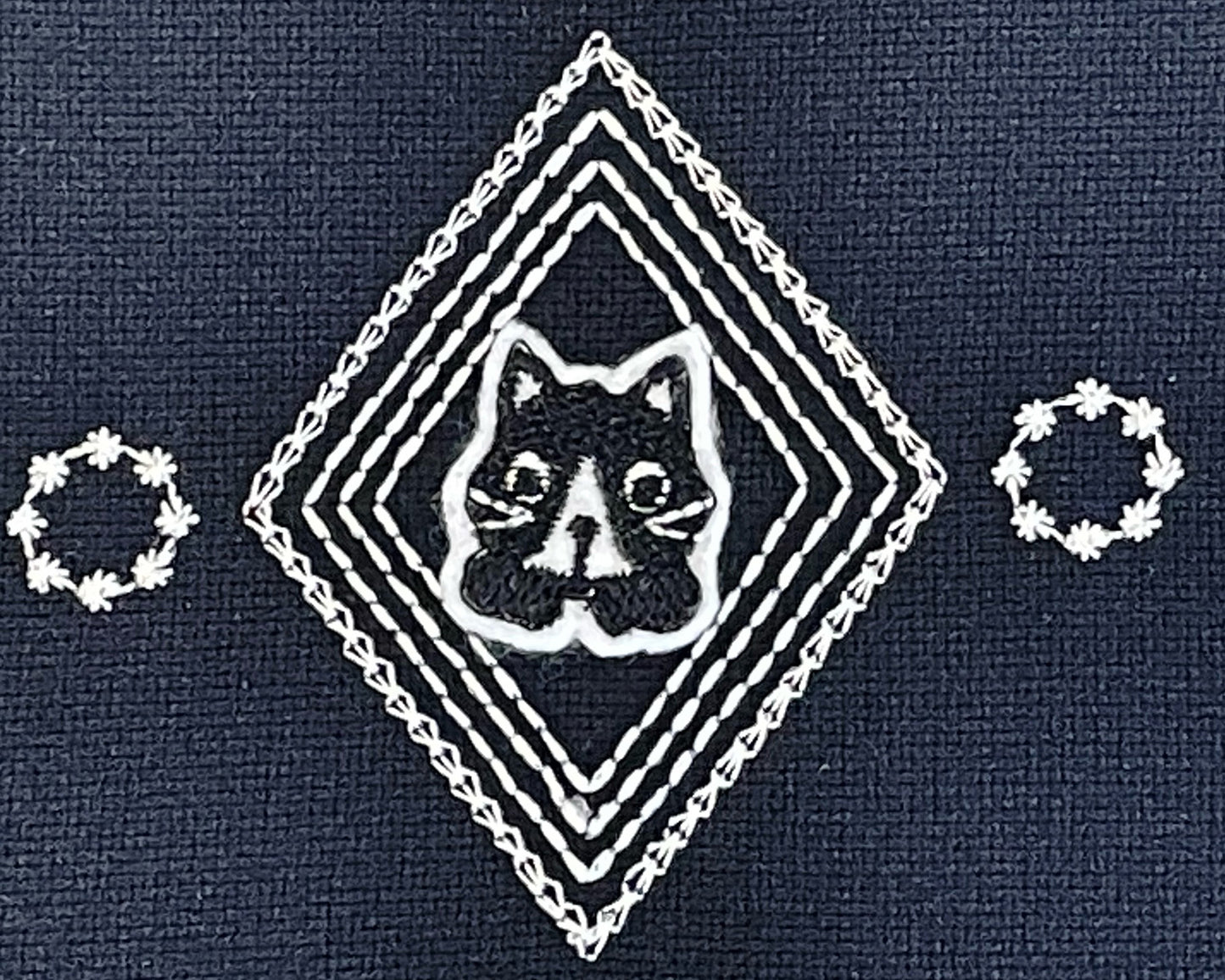 ねこのメルティ 刺繍枠タペストリー 円形 小 ワッペン